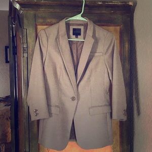 Women’s tan colored blazer